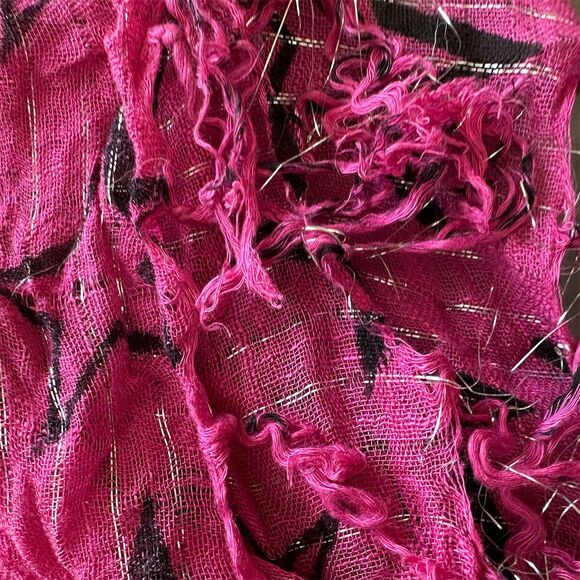 Women's Pink Geometric Star Pattern Fringed Scarf - Picture 5 of 6